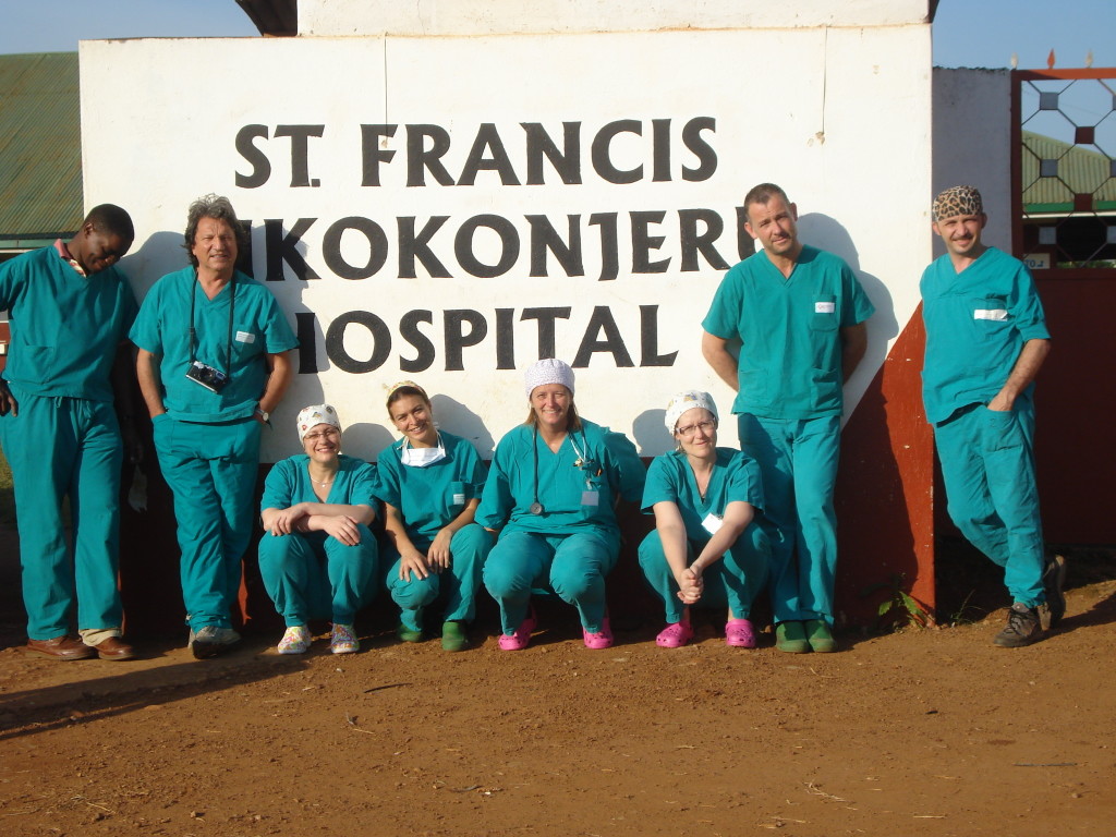 davanti all'ospedale di nkokonjeru