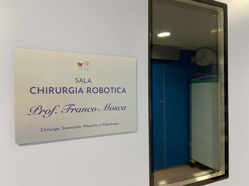 La targa della sala robotica