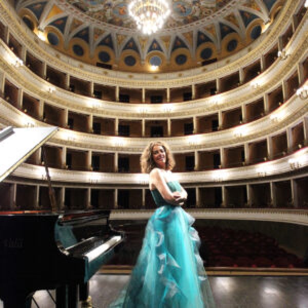 cristiana-pegoraro-pianist-003-300x300